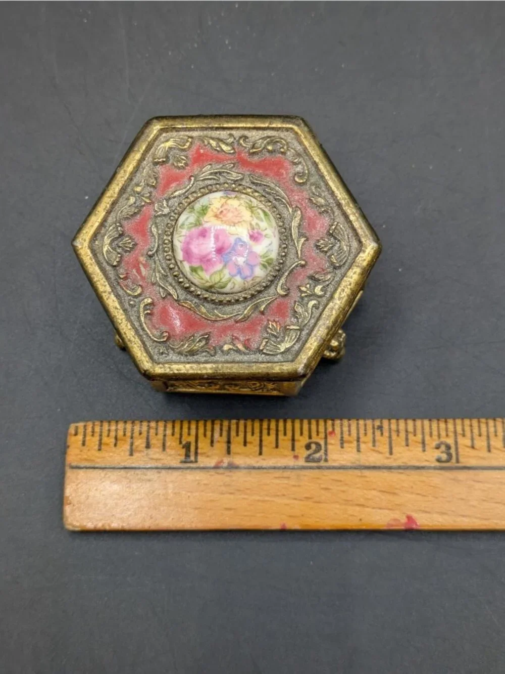 Vtg Victorian Style Ornate Trinket Jewelry Box Gold Tone Metal Tri-foot Japan 2